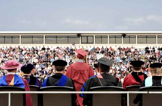 8 Pieces of Financial Advice From College Commencement Speakers